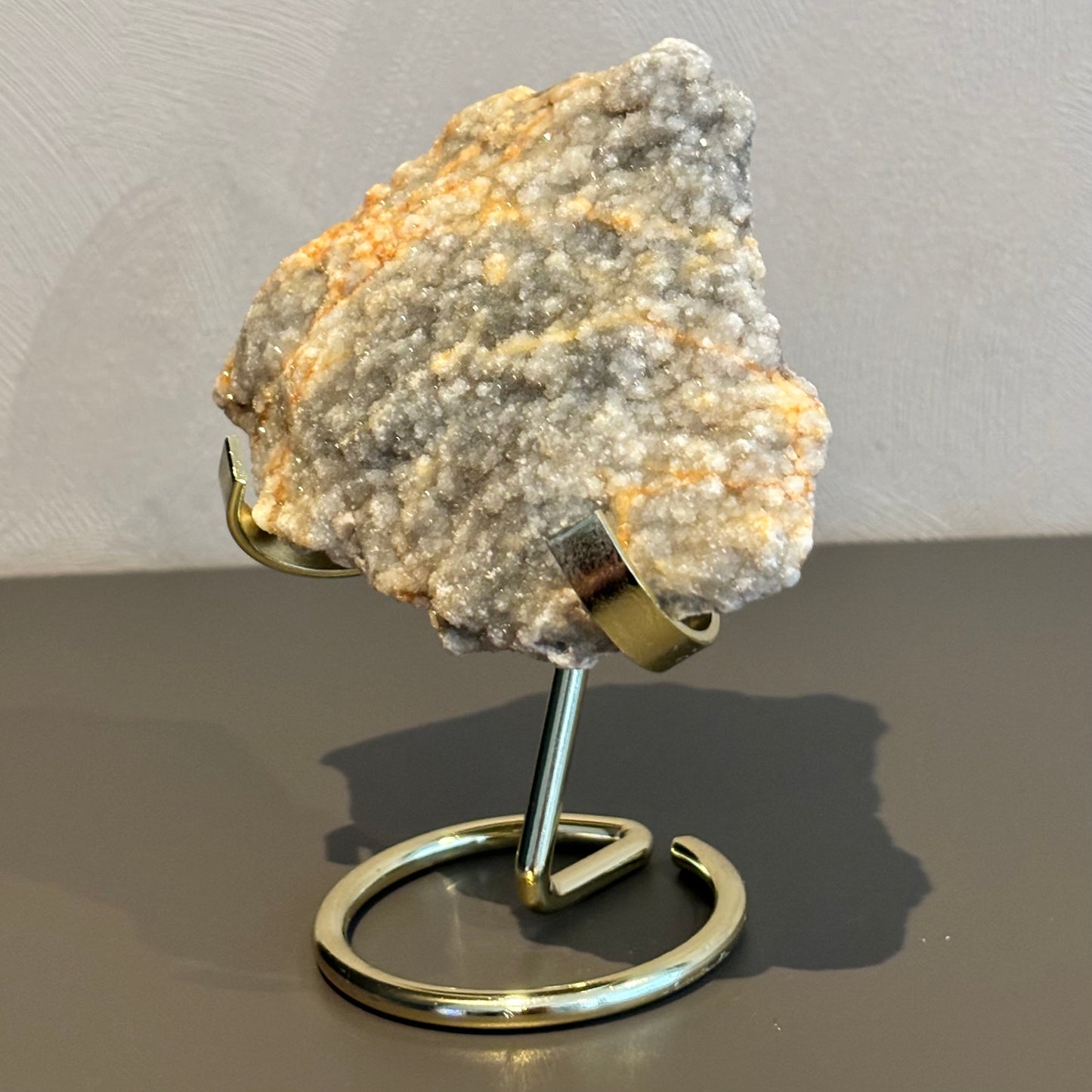 Druzy chalcedoon op standaard 72