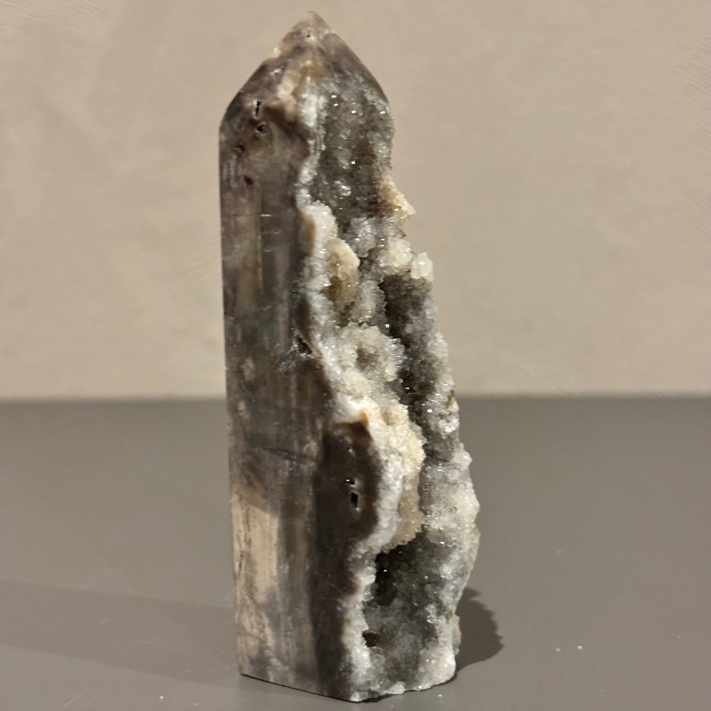 Druzy chalcedoon toren 81