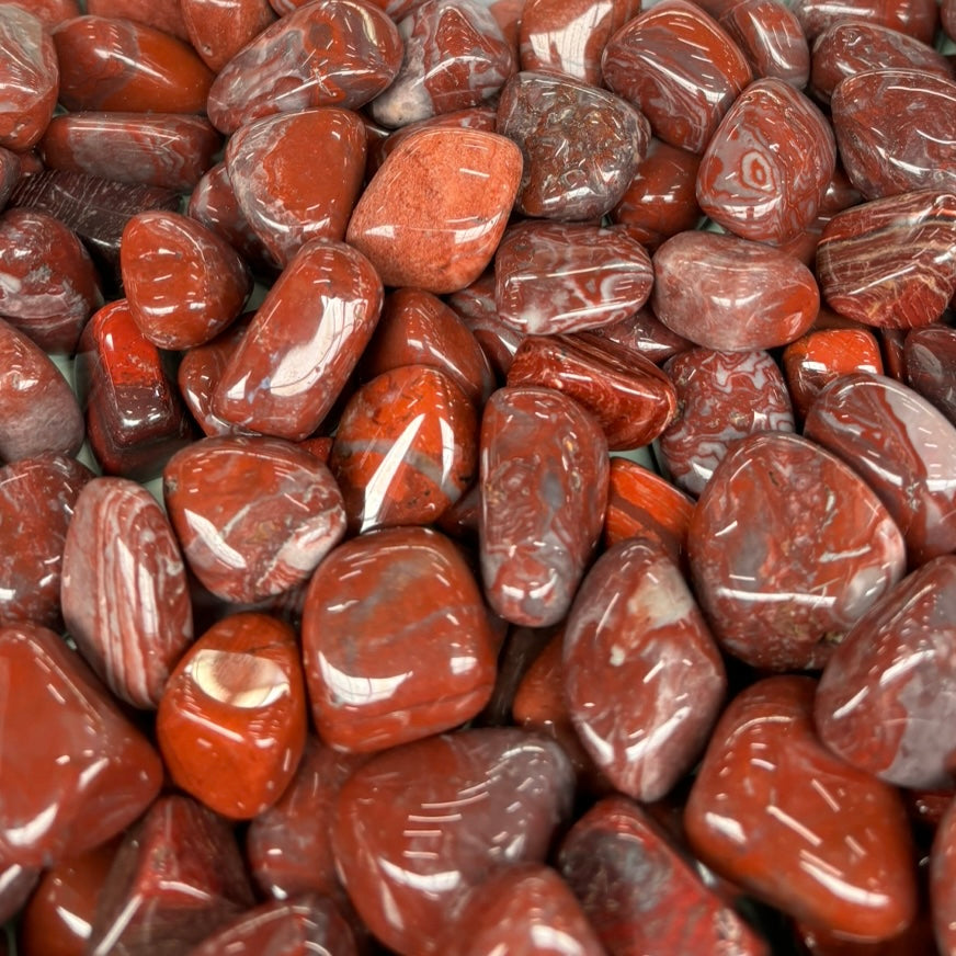 Jaspis brecci trommelsteen