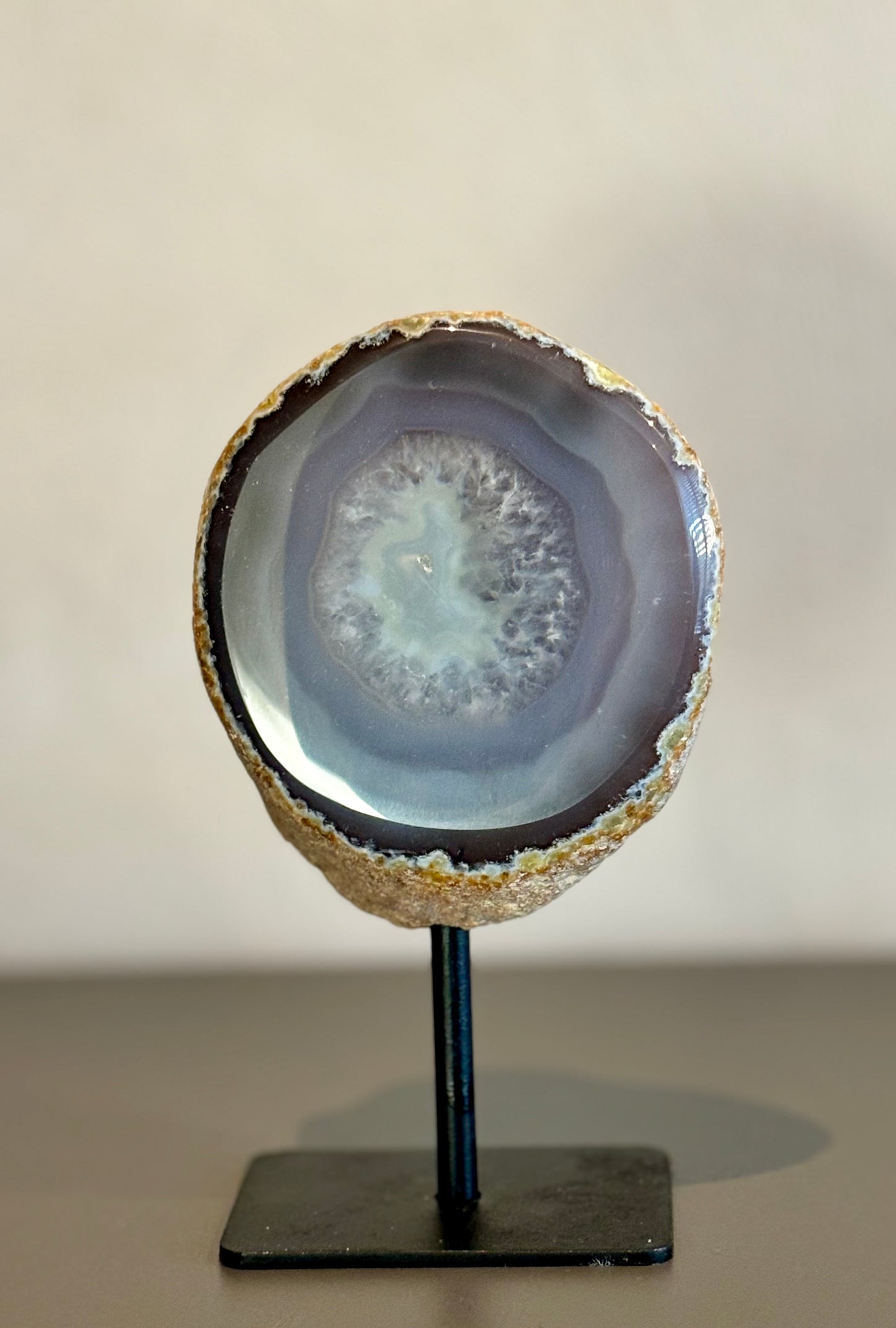 Elegante Blauw-Grijs-Paarse Agaat op Standaard #24