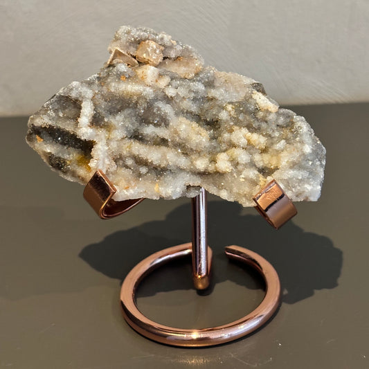 Druzy chalcedoon op standaard 74