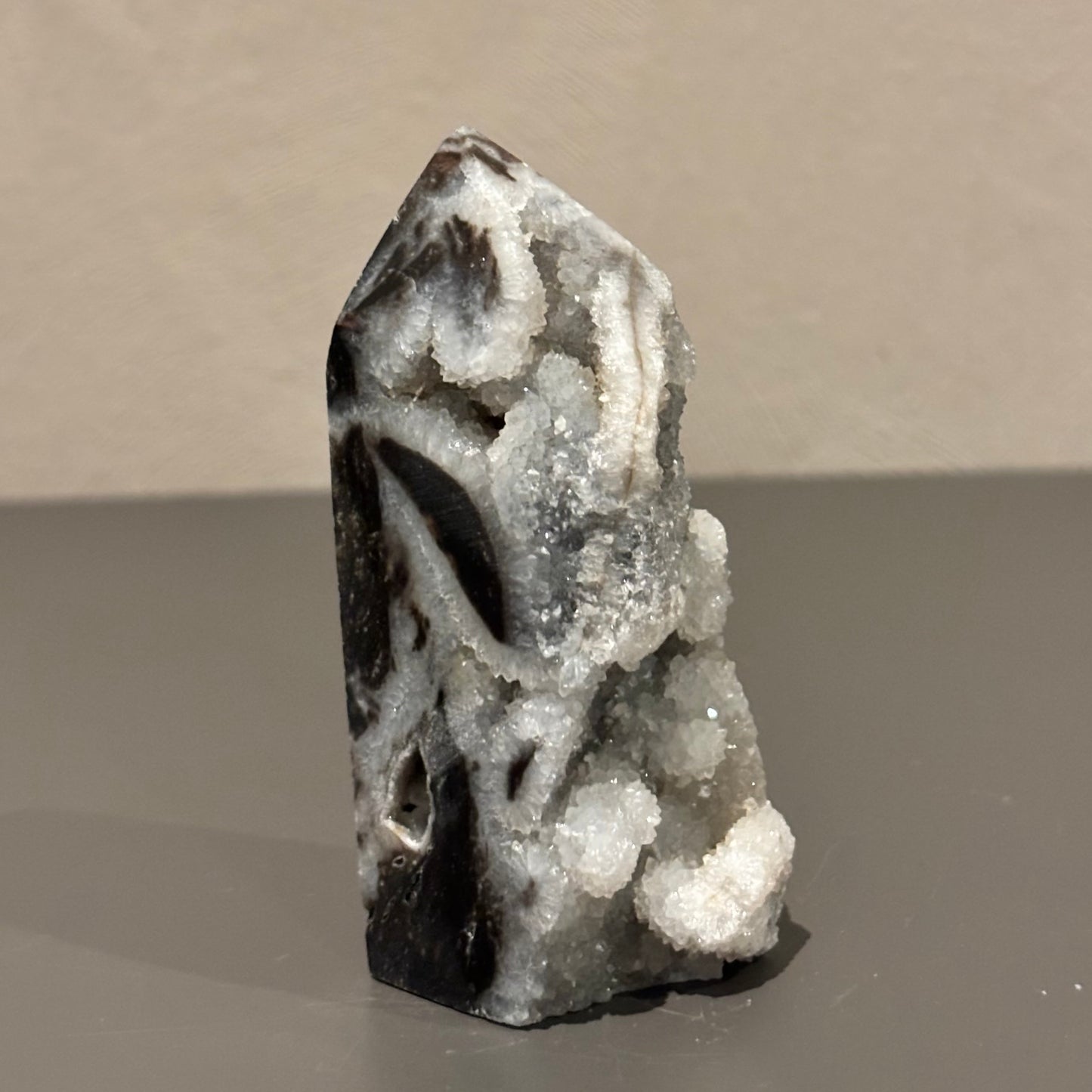 Druzy chalcedoon toren 80