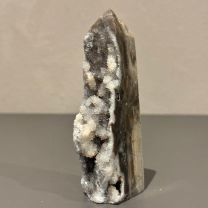 Druzy chalcedoon toren 81