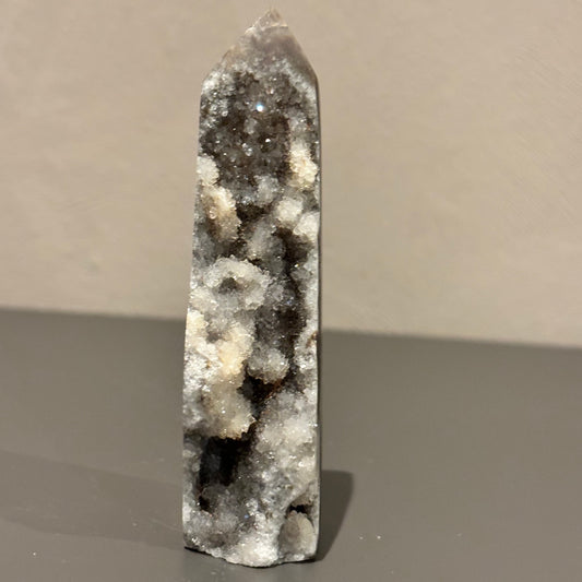 Druzy chalcedoon toren 81